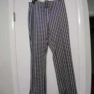 Black and White Houndstooth Pants By NEW York  CLOTHING SIZE 10